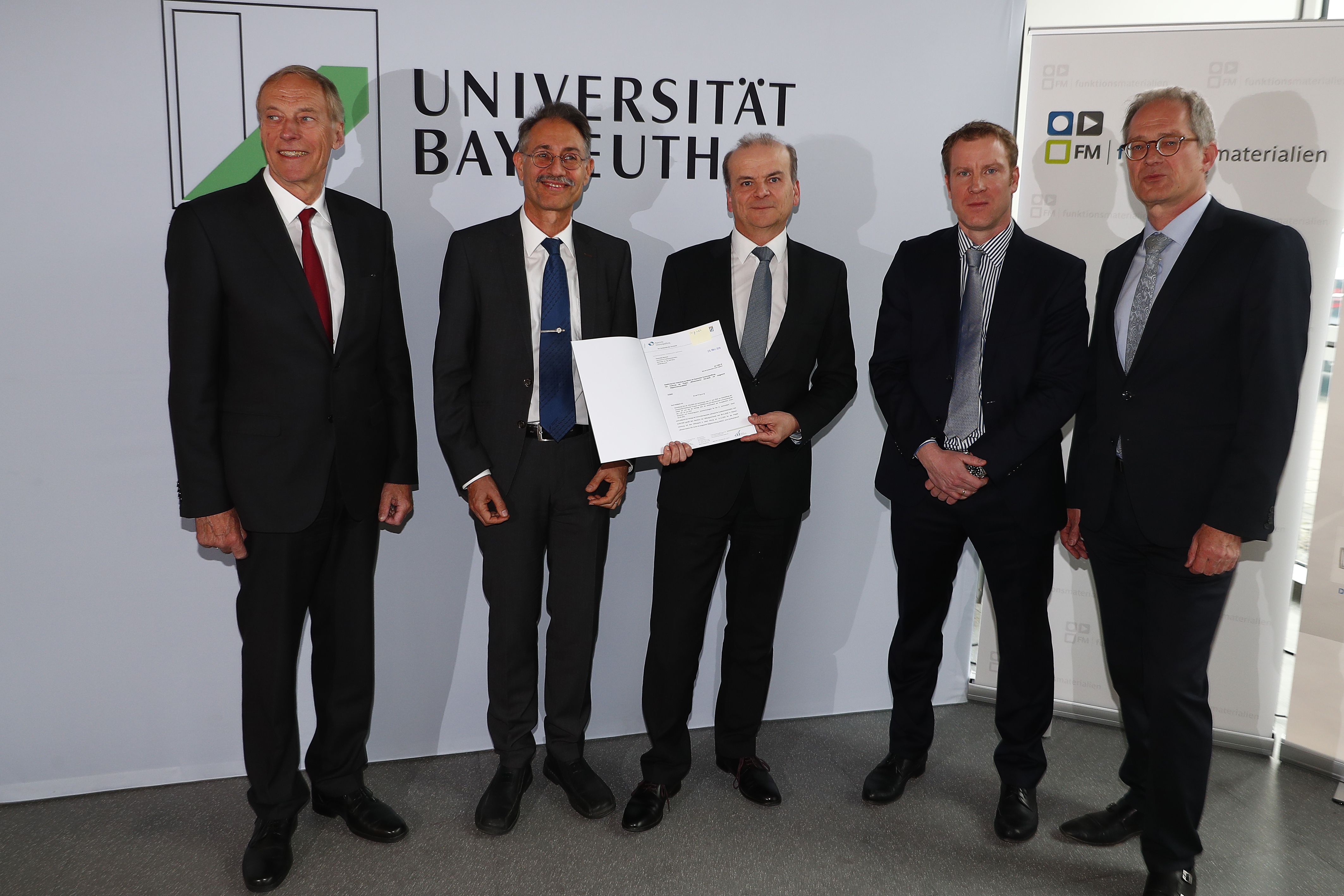 Arndt Bode, Ralf Moos, Dr. Jungk, Florian Linseis, Stefan Leible bei Förderbescheidübergabe Chip-DSC