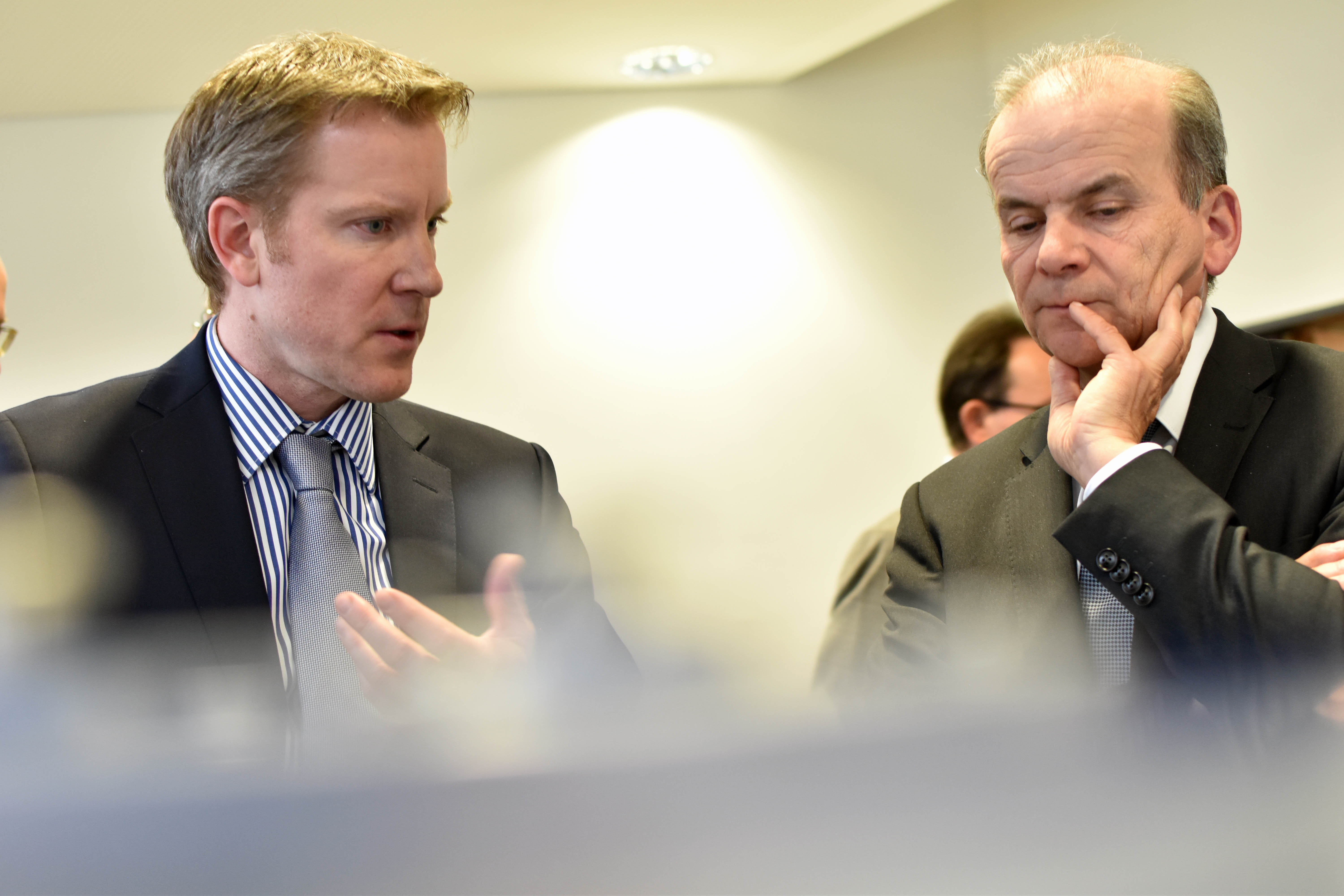Geschäftsführer Florian Linseis im Gespräch mit Ministerialdirektor Jungk